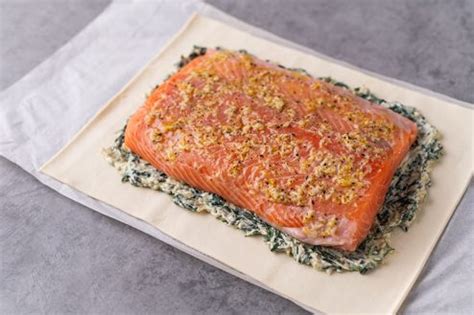 Špinatų ir sluoksniuotos tešlos pyragas