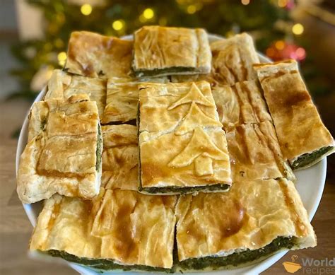 Sluoksniuotos tešlos pyragas su špinatais ir sūriu