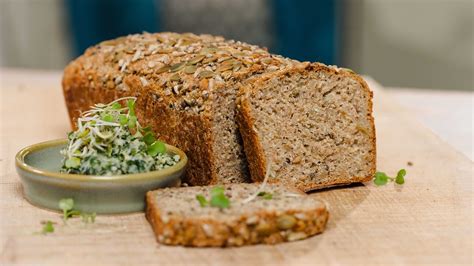 Ruginės duonos su kmynais ir raugu nuotrauka