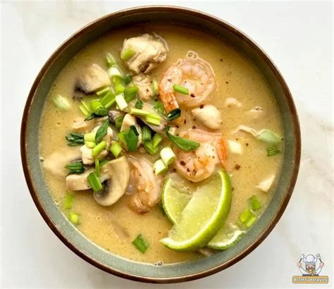 Aštri Tom Yum sriuba su krevetėmis