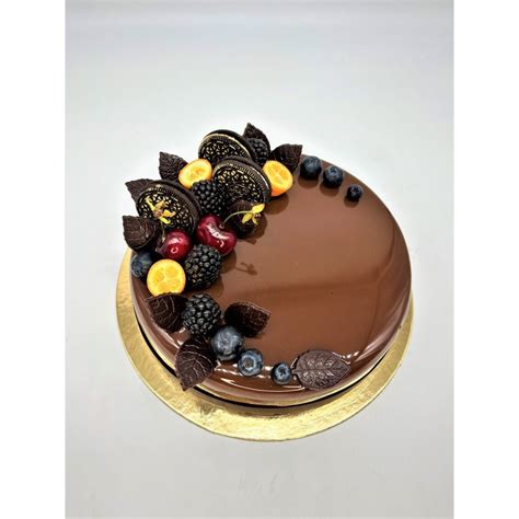 nuotrauka su šokoladiniais blynais ir vaisiais