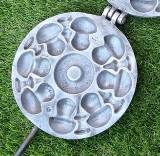 Senovinės keptuvės grybukams ir vafliams