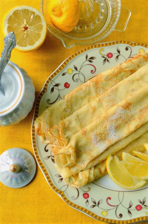 tradiciniai angliški blynai su citrina ir cukrumi