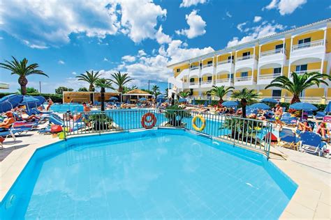 Viešbučio „Poseidon“ išorės vaizdas ir baseinas