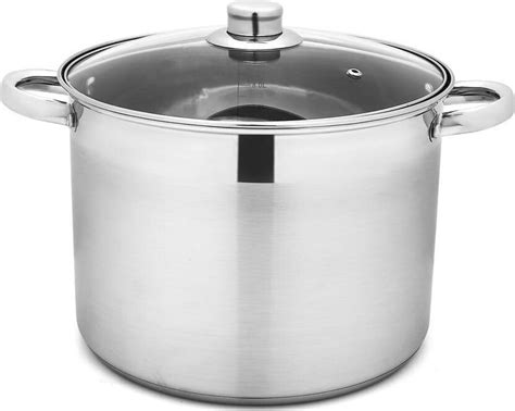 Didelis puodas su verdančiu vandeniu makaronams