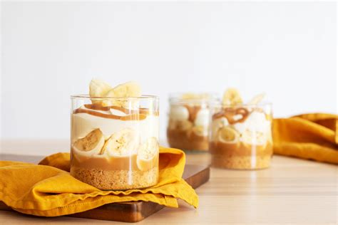 Bananų griežinėliai ant karamelės sluoksnio