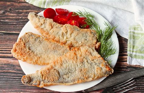 Paruošta kepta žuvis su garnyru