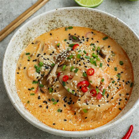 Tailandietiška sriuba su krevetėmis ir kokosų pienu
