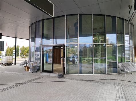 Prienų miesto vaizdas su žemėlapiu, rodančiu „Tango Pica & Grill“ lokaciją šalia autobusų stoties