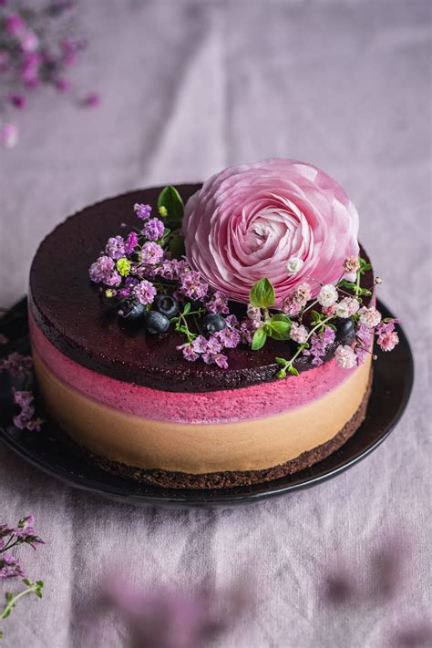 Tortas su juodaisiais serbentais ir šokoladu