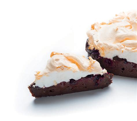 Šokoladainis su serbentais ir morengu