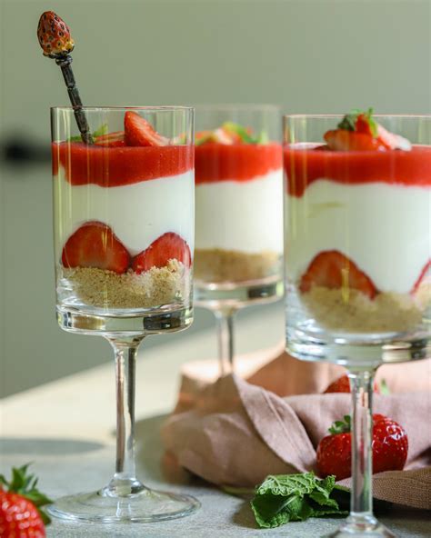 Sluoksniuotas desertas stiklinėje