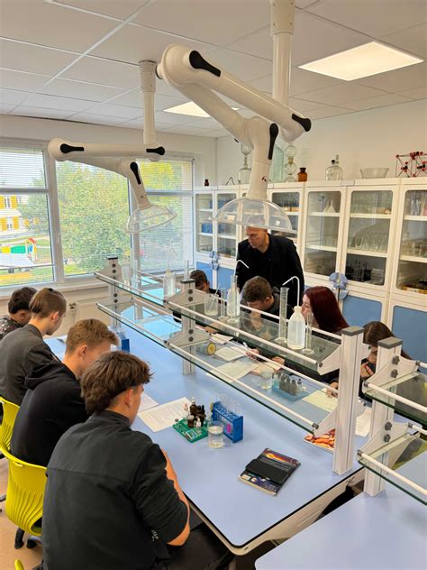 Senovinės chemijos laboratorijos iliustracija