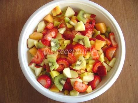 vaisiu salotos su sirupu