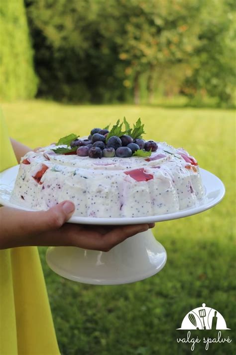 Varškės desertas su želė gabaliukais