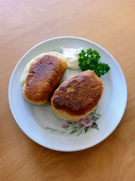 kepti bulvių pyragėliai su morkų įdaru