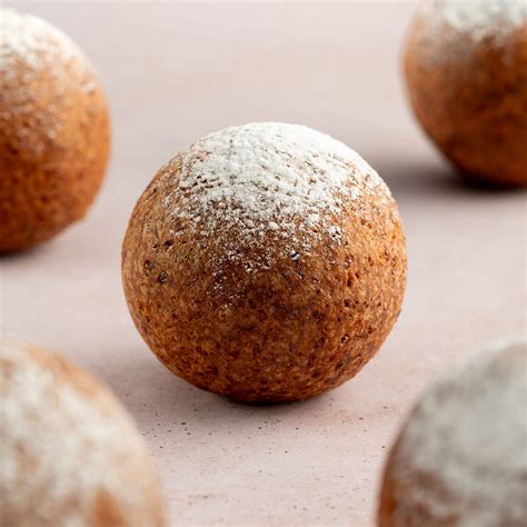 Kapitonas Masonas Kroketas Gregoris ir spurga su skyle