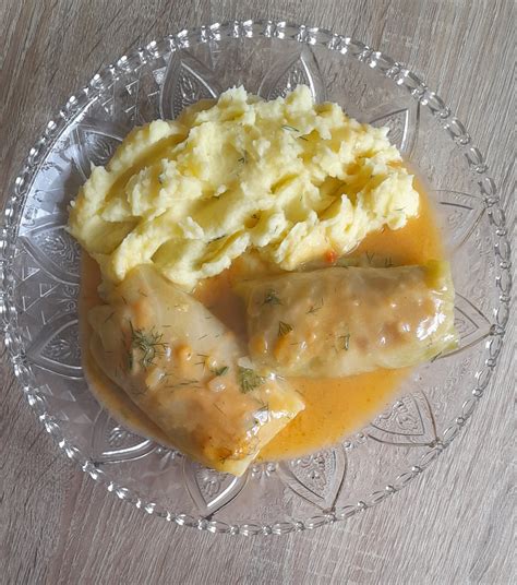 Balandėliai su bulvių koše ir šviežiais krapais