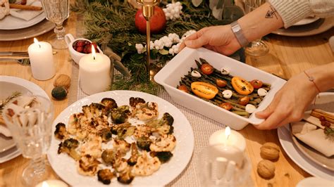 Stalas su maistu gedulingiems pietums