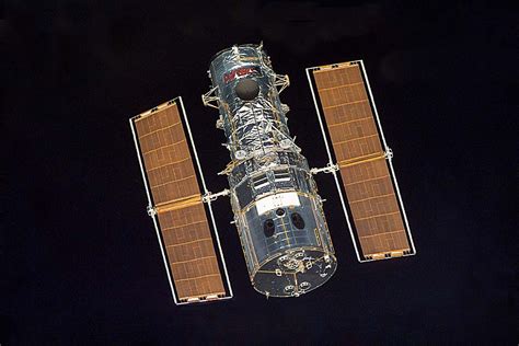 „Hubble“ kosminis teleskopas orbitoje