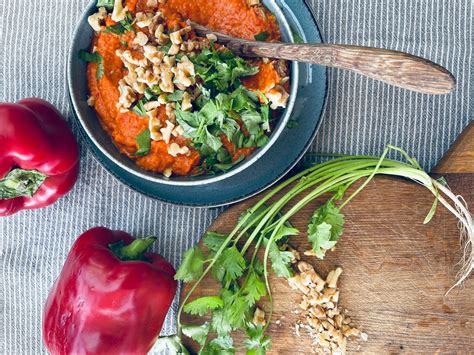 Keptų paprikų su česnakais ir prieskoniais nuotrauka