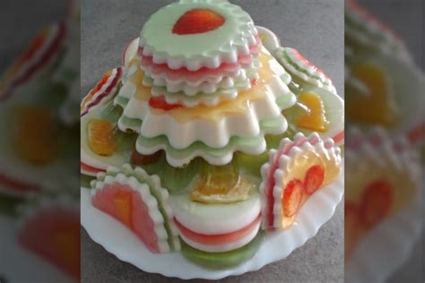 Želės tortas su vaisių sluoksniais