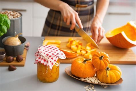 Švieži moliūgai ir prieskoniai