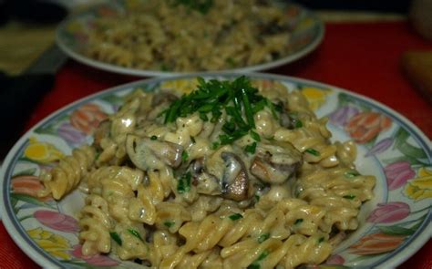 Veganiški makaronai su grybais ir čiobreliais
