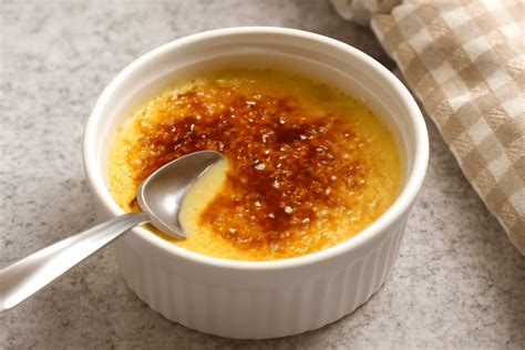 Klasikinis prancūziškas Crème brûlée desertas