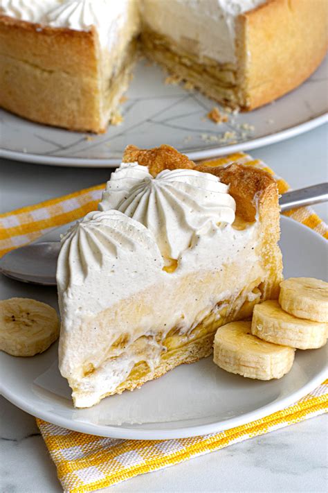 Sluoksniuojamas morenginis bananų pyragas