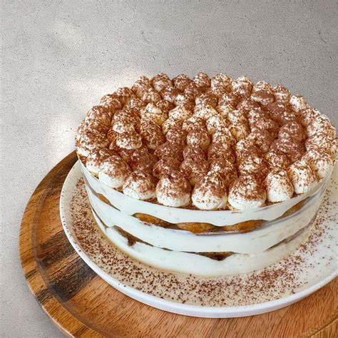 tiramisu ingredientai ant stalo