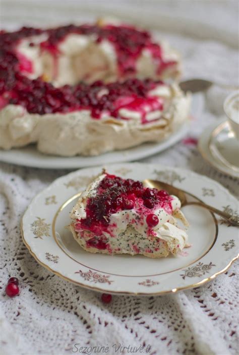 Žiemiška Pavlova su spanguolėmis ir cinamonu