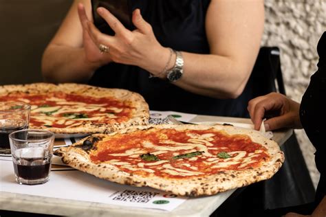 Tradicinių itališkų ingredientų pasirinkimas picai