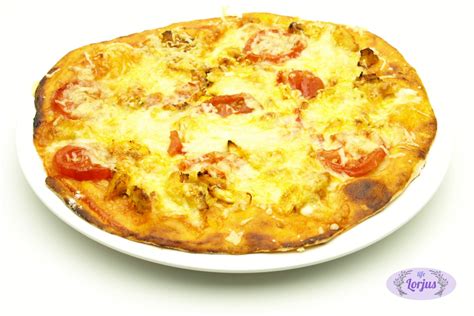 Pica svorio metimui su vištiena ir pomidorais