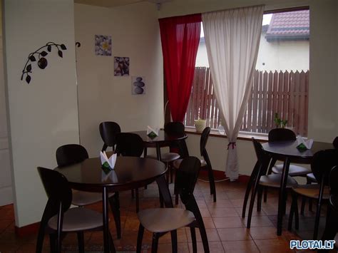 Kavinės interjeras, pritaikytas gedulingiems pietums