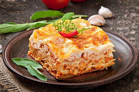 Lazanija su faršu ir rikotos sūriu