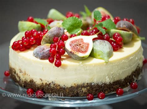 Lietuviško cheesecake pjausnis su kakavos pagrindu