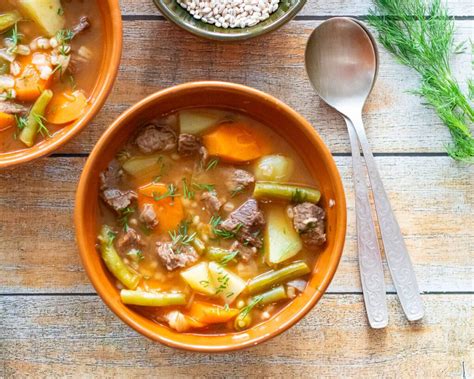 jautienos sriuba su daržovėmis ir grybais