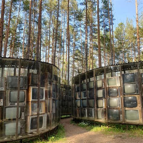 LNK Infomedis - didžiausia skulptūra iš televizorių