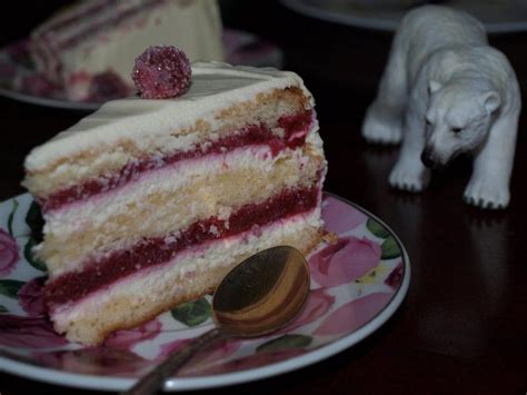 Gaivus nekeptas maskarponės tortas su juodaisiais serbentais