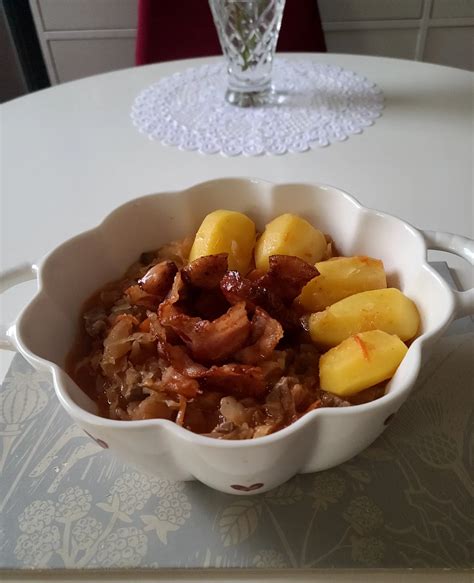 kaimiškas bulvių ir kopūstų troškinys puode