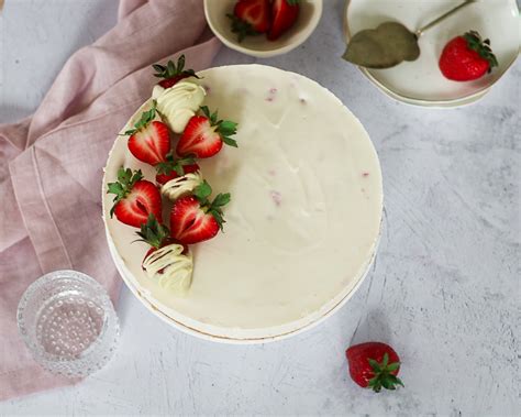 Rafaelo tortas su maskarponės sūriu ir baltu šokoladu