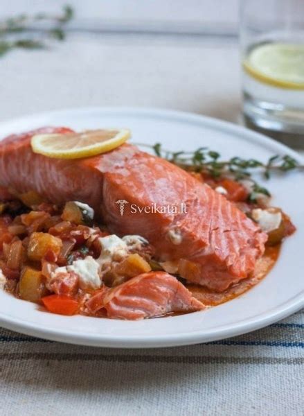 Daržovių padažas lazanijai su lašiša