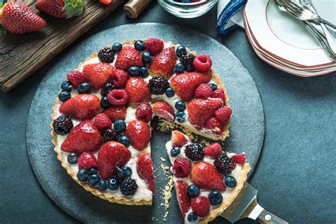 Veganiška citrinų tartaletė su šviežiomis uogomis