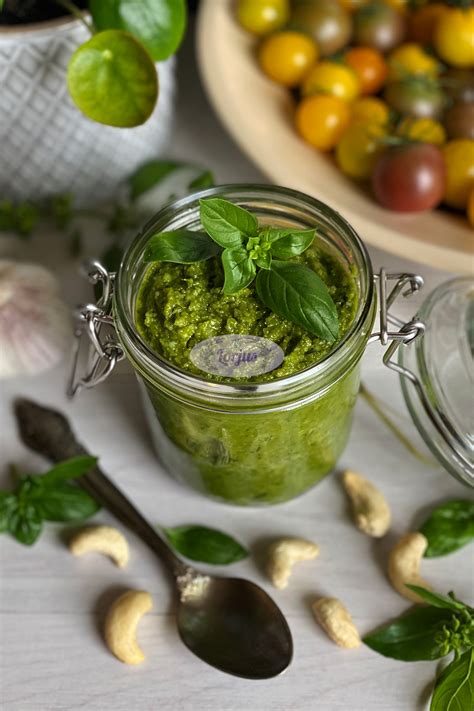 Veganinis pesto padažas su anakardžiais