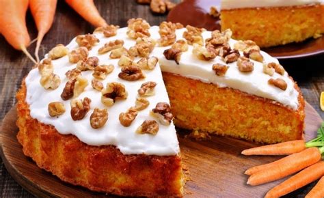 Nuotrauka, iliustruojanti morkų pyrago sudedamųjų dalių.