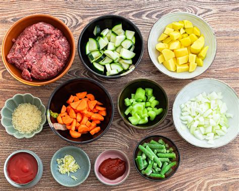 Ingredientų rinkinys jautienos kukulams su daržovėmis