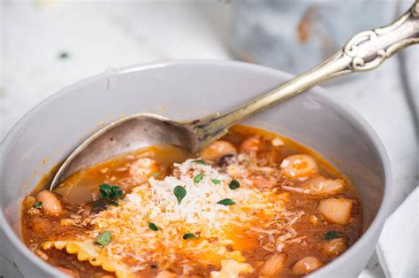 Klasikinė pupelių sriuba su makaronais