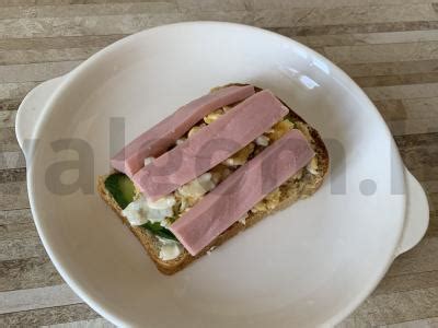 Pusryčių sumuštinis su sūriu ir kiaušiniu