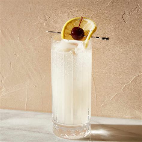 Tom Collins kokteilis su citrinos griežinėliu